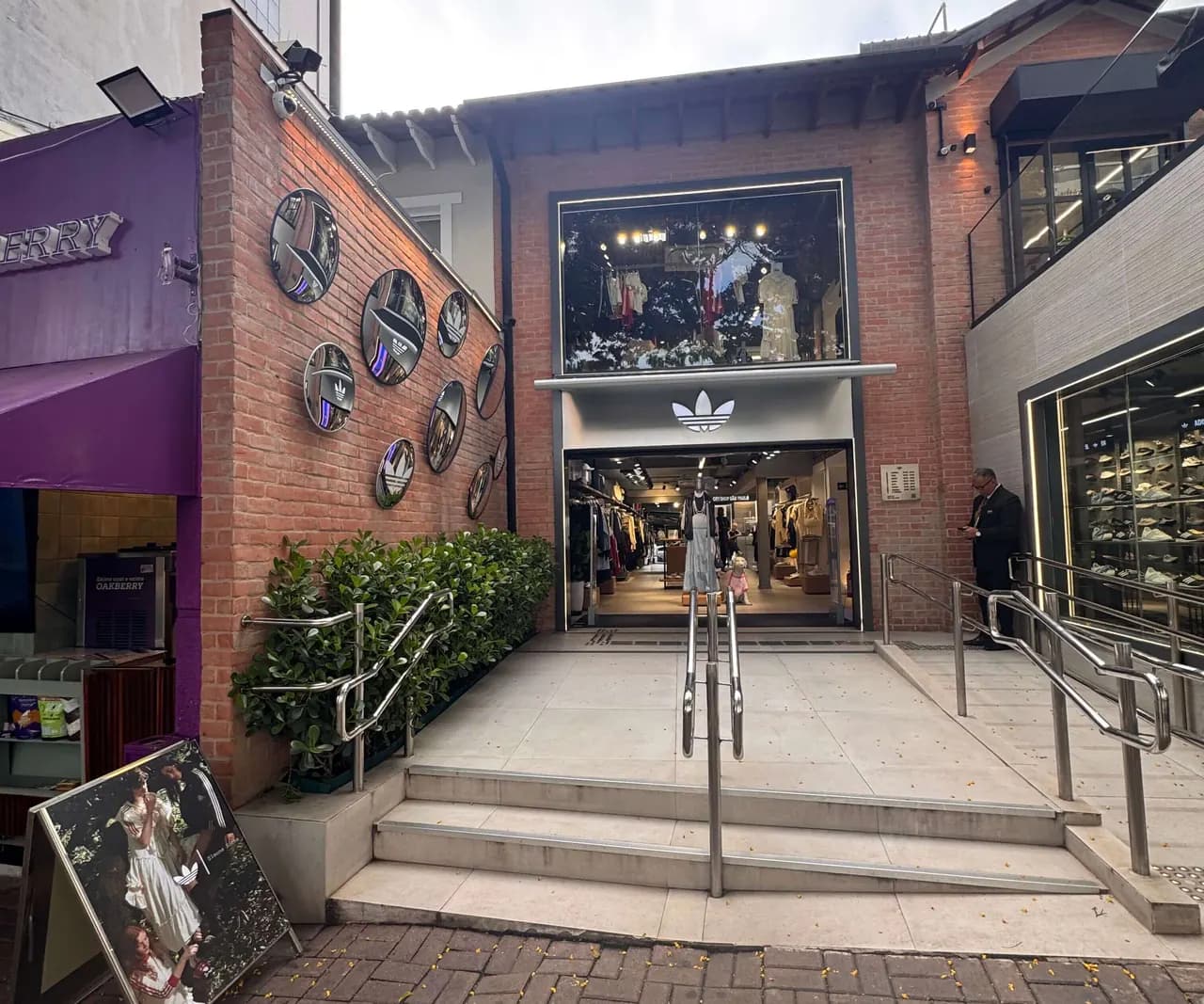 Fachada da loja Adidas após a reforma